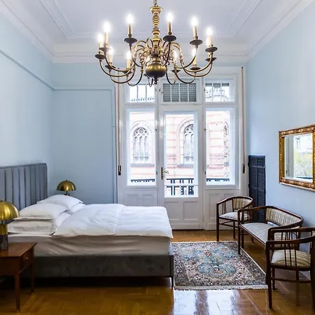 Luxury Downtown 3 Bedroom By Synagoge With Beautiful View * Budapešť