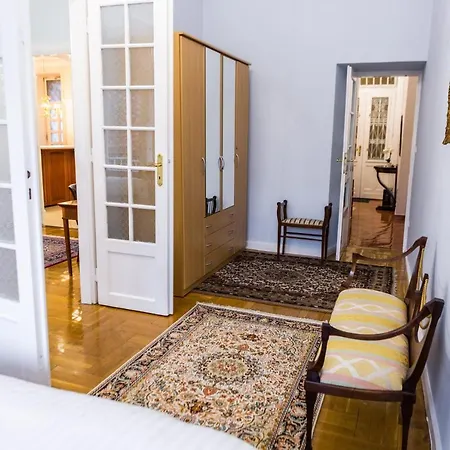 Luxury Downtown 3 Bedroom By Synagoge With Beautiful View * Budapešť