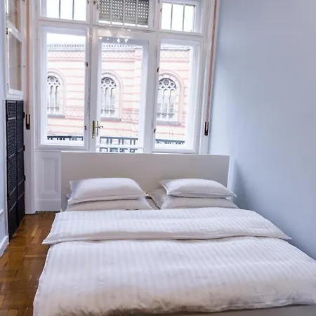 Luxury Downtown 3 Bedroom By Synagoge With Beautiful View * Budapešť
