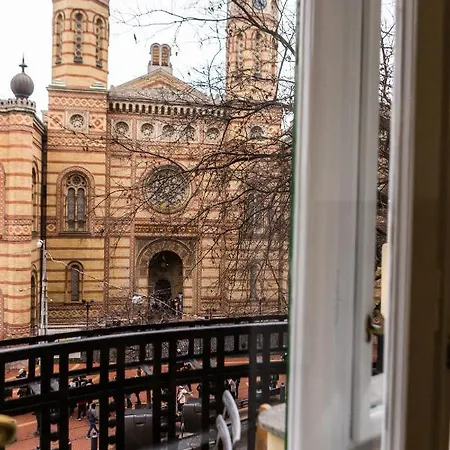 Luxury Downtown 3 Bedroom By Synagoge With Beautiful View Budapešť