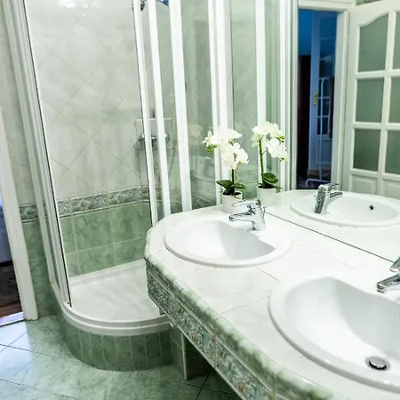 Luxury Downtown 3 Bedroom By Synagoge With Beautiful View Apartmán *
