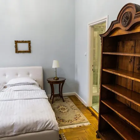 Luxury Downtown 3 Bedroom By Synagoge With Beautiful View * Budapešť