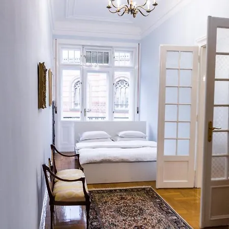 Luxury Downtown 3 Bedroom By Synagoge With Beautiful View * Budapešť