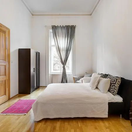 Royale Apartment