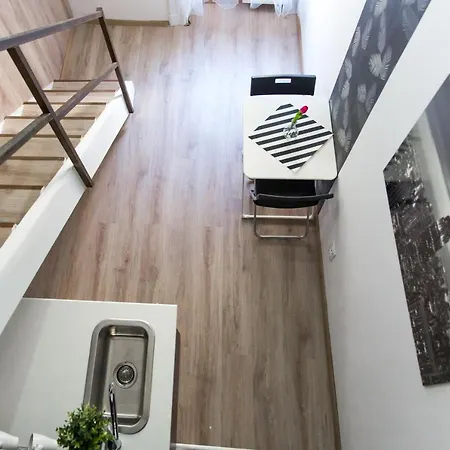 Central Budget Lofts *