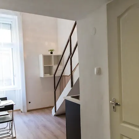 Central Budget Lofts Appartamento