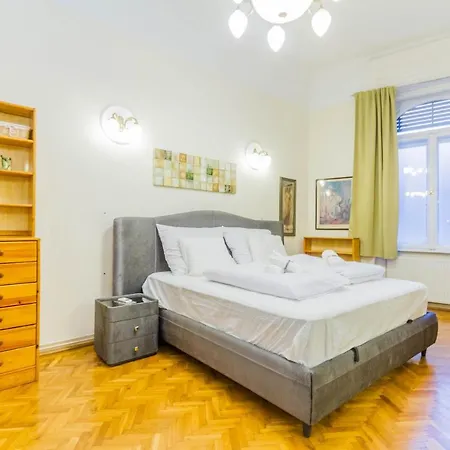 Apartment Friend Of Deak Ferenc Budapest