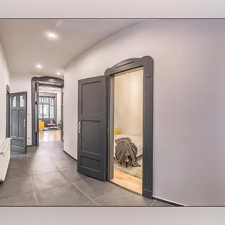 Spacious Luxury 2br In Downtown - Ora
