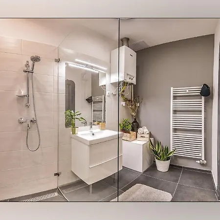 Spacious Luxury 2br In Downtown - Ora Apartment Budapest
