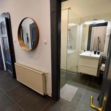 Spacious Luxury 2br In Downtown - Ora Apartment *