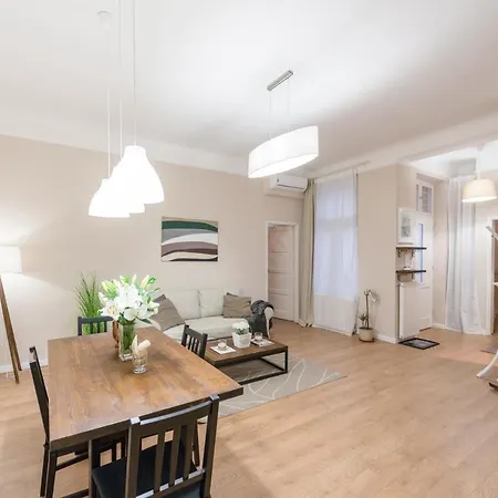 Downtown Heart 3 Bdr, 2 Bath, A/c Budapešť