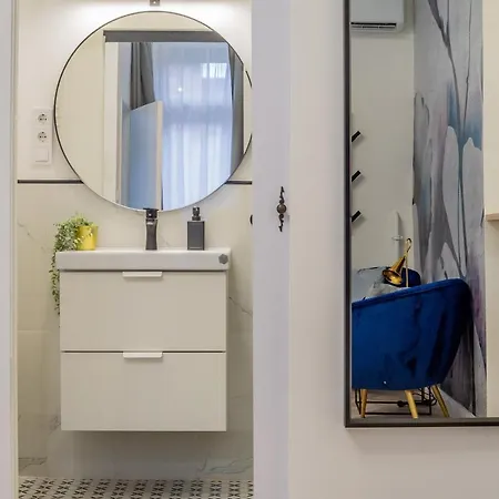 Blue Lagoon Apartment *