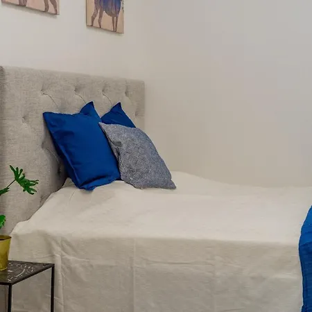 Blue Lagoon Apartment *