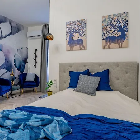 Blue Lagoon Apartment *