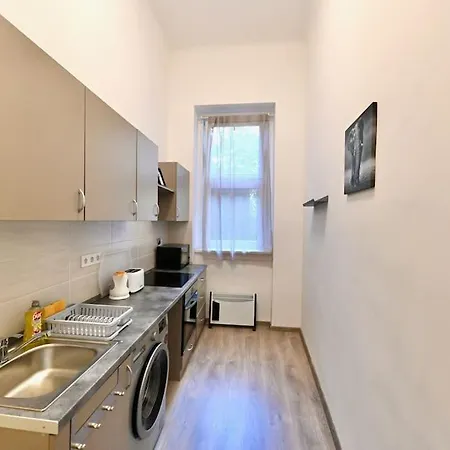 Cute Gallery Flat In Kiraly Street Budapest