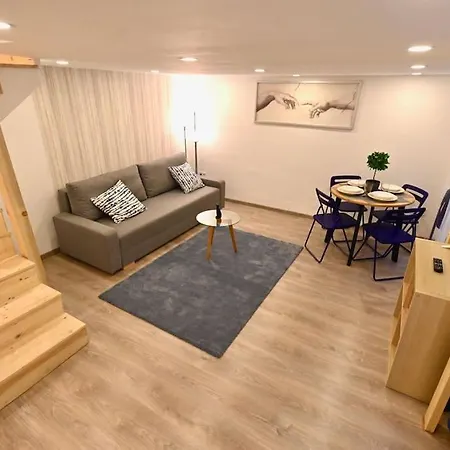 Cute Gallery Flat In Kiraly Street Apartment