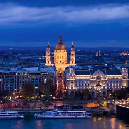 Prestige Opera - Supercentral Budapest