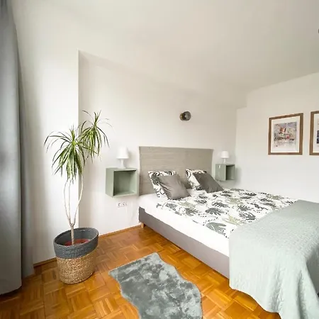 Central - Museum View Apartment