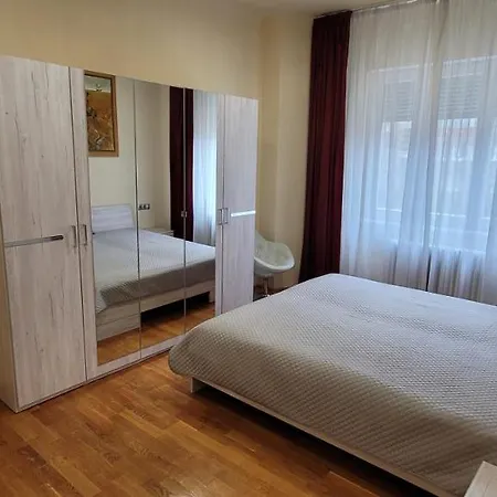 Basilica Apartment *