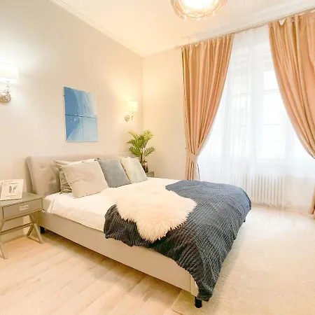 Downtown Deak-ferris Wheel Luxury Apartment *