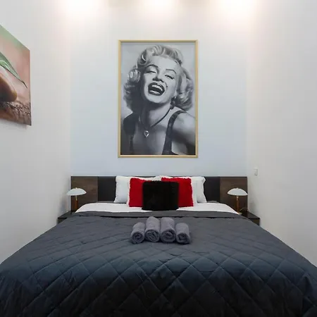 Exclusive Marilyn In The Heart Of Apartment Budapest