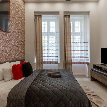 Exclusive Marilyn In The Heart Of Apartment *