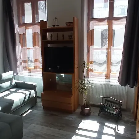 Apartment Western *