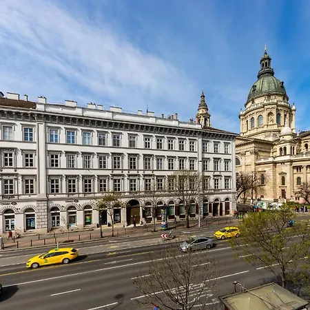 Adagio Basilica Hostal *