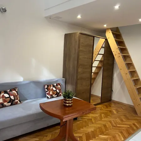 N38 By Small Apartment *