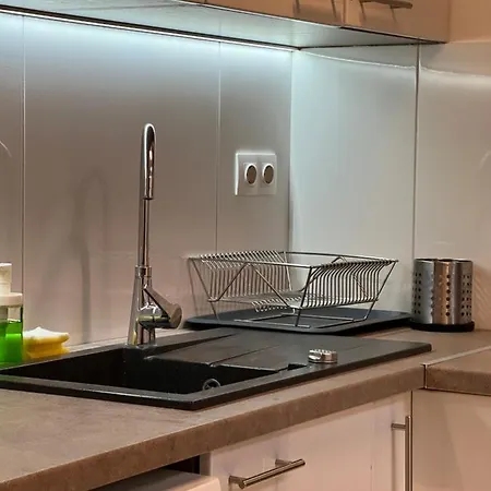 N38 By Small Apartment *