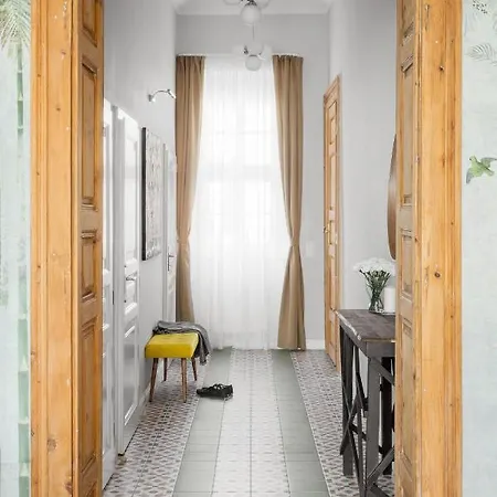 Urban Jungle For Real Treasure Seekers Appartement