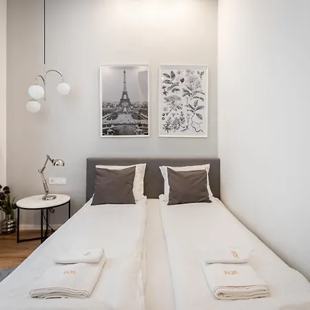 E32 - Oktogon Panorama Suite - Best Location - By Bqa Apartment