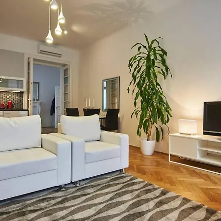 Spacious 1 Bed Basilica - With Balcony Apartment