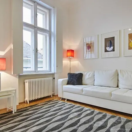 Spacious 1 Bed Basilica - With Balcony * Budapest