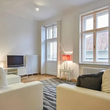 Apartment Spacious 1 Bed Basilica - With Balcony *