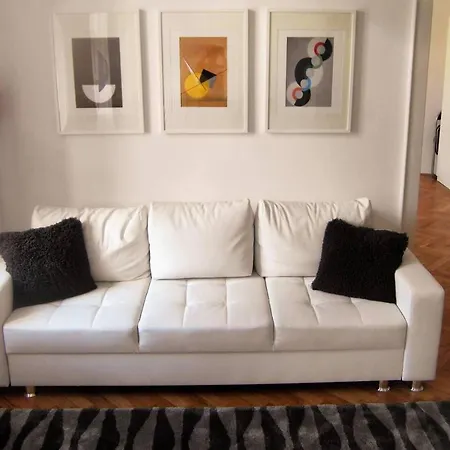 Spacious 1 Bed Basilica - With Balcony * Budapest