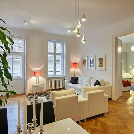 Spacious 1 Bed Basilica - With Balcony * Budapest