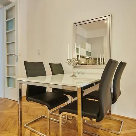 Spacious 1 Bed Basilica - With Balcony Budapest