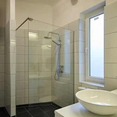 Spacious 1 Bed Basilica - With Balcony *