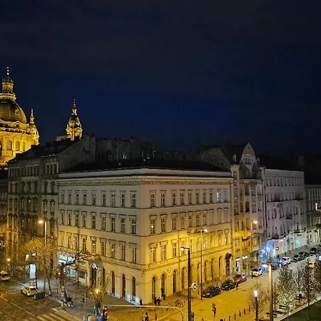 Spacious 1 Bed Basilica - With Balcony Apartment Budapest