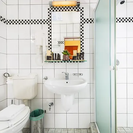 Leo Panzio Hotel 3*