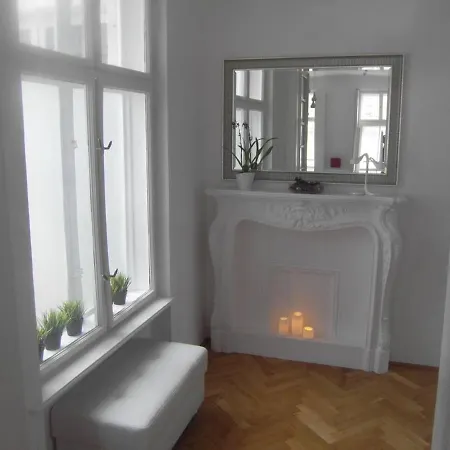 Apartment Spacious 1 Bed Basilica - With Balcony