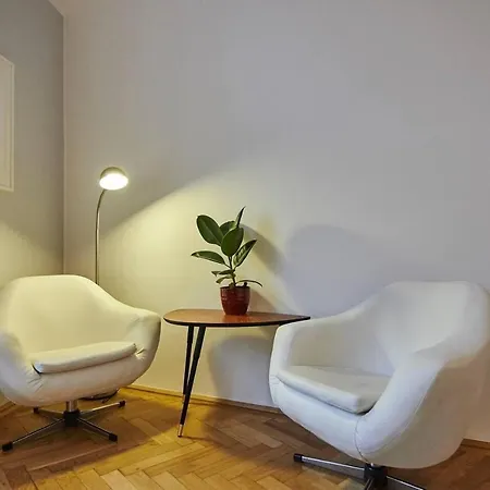 Apartment Spacious 1 Bed Basilica - With Balcony *