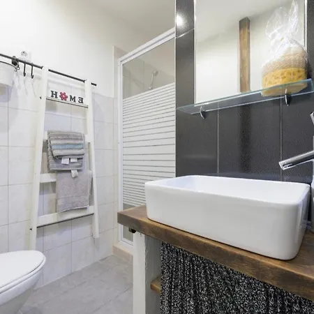 Apartament Mehdi 2 *
