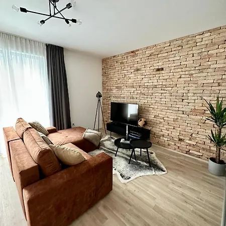 Apartment Cityscape ~ Ac/indoor Parking/balcony *