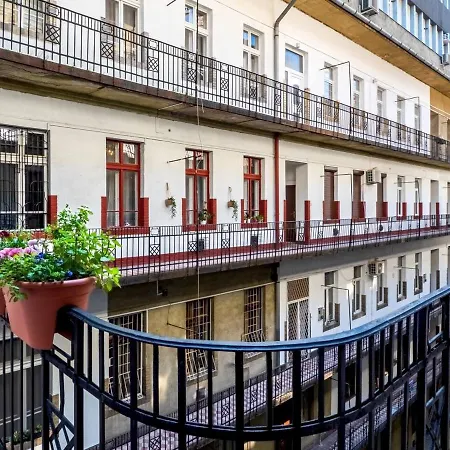 Nora - At The Danube Apartment