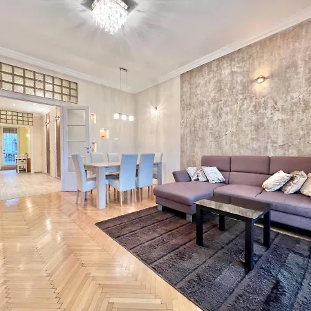 Exclusive Colourful Flat In The Apartment Budapest