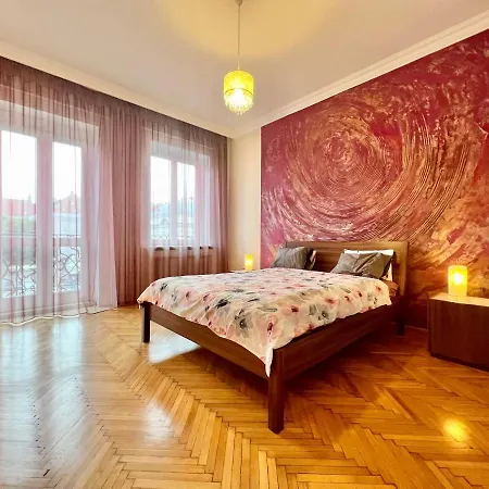 Apartment Exclusive Colourful Flat In The