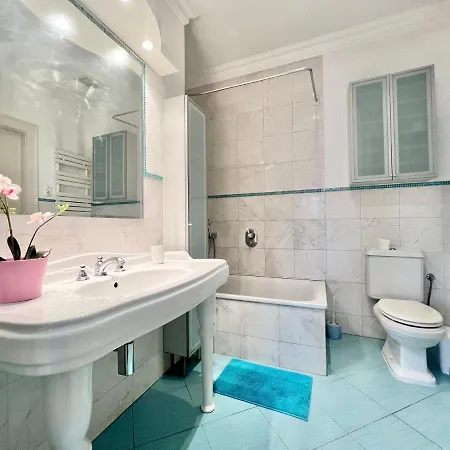 Apartment Exclusive Colourful Flat In The