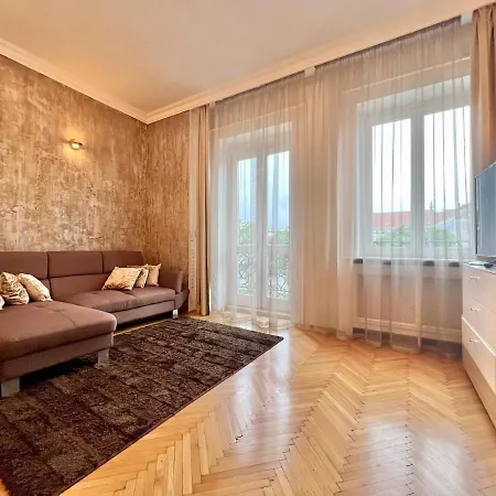 Exclusive Colourful Flat In The Apartment